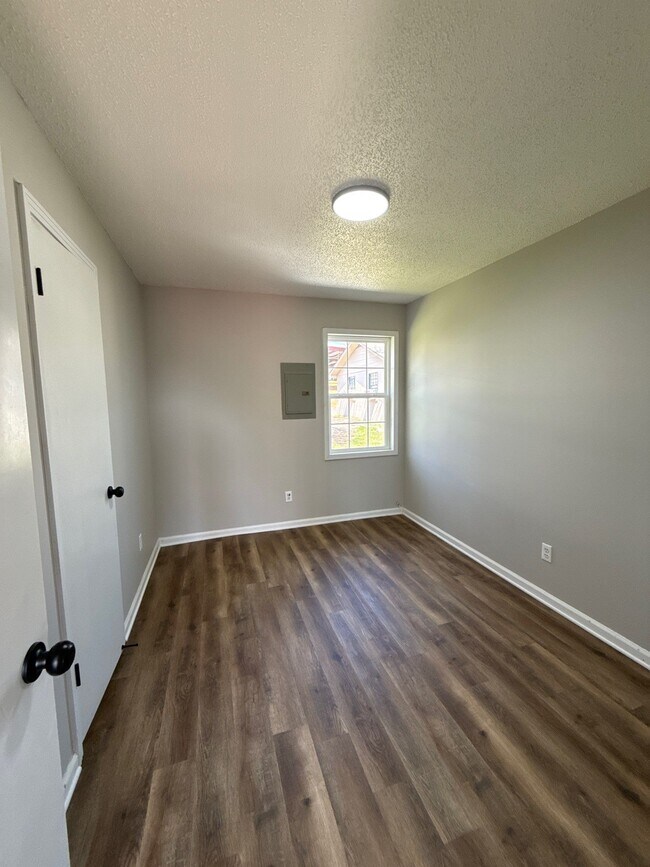 Building Photo - 127 E Jefferson St