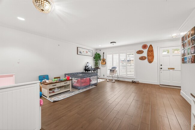 Building Photo - 12705 Huntingwick Dr