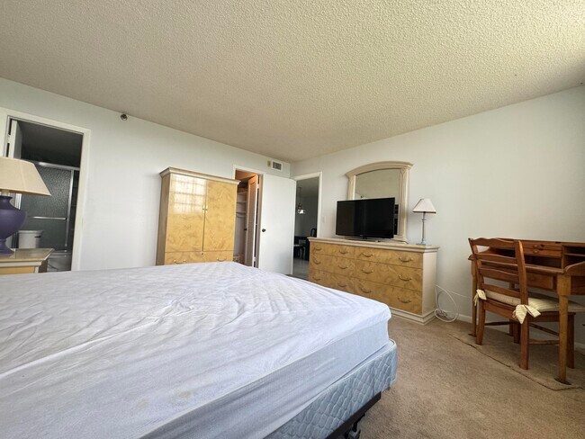 Building Photo - 2430 Deer Creek Country Club Blvd