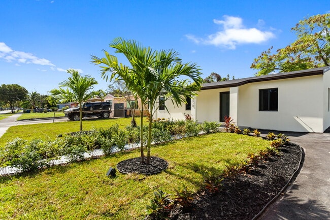 Building Photo - 15920 NW 17th Ave