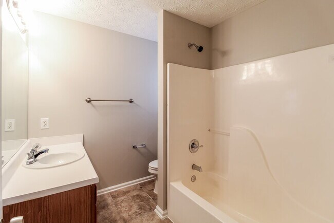 Building Photo - 105 Cypress Dr