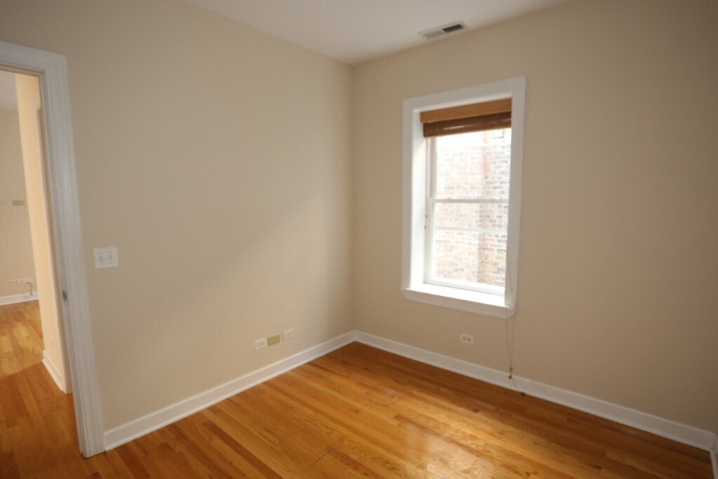 Building Photo - 3257 N Clifton Ave