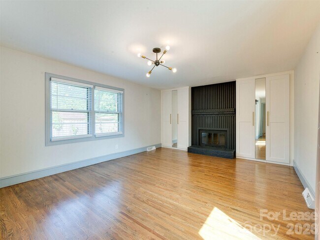 Building Photo - 3921 Sheffield Dr