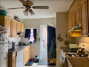 Building Photo - Nice 2 bed unit in the heart of Oak Square with free parking!