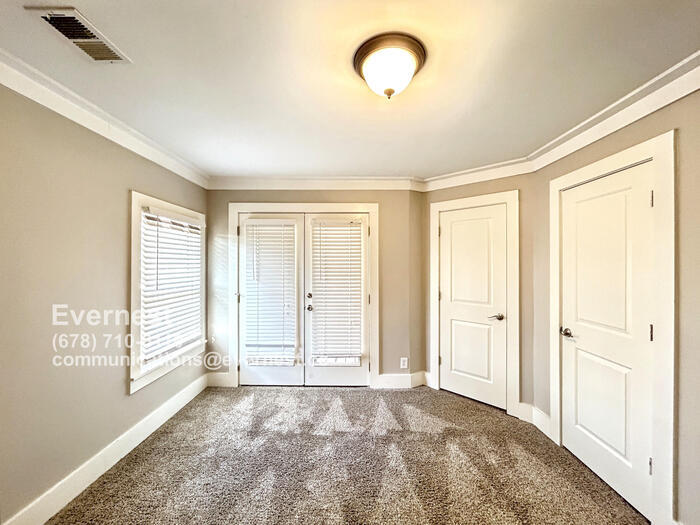 Building Photo - 3559 Victoria St