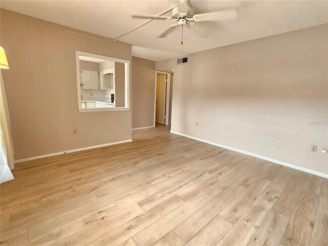 Building Photo - 509 W Venice Ave