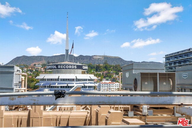 Building Photo - 6253 Hollywood Blvd