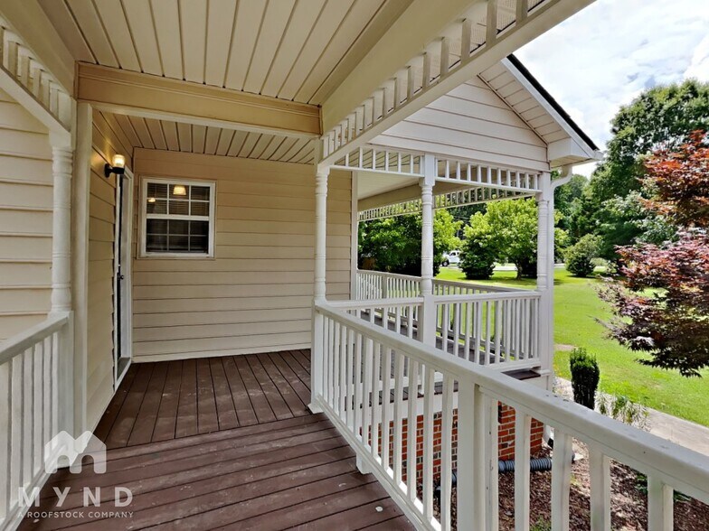 Building Photo - 104 Carrington Dr