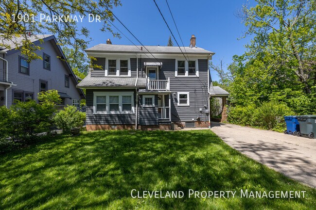 Building Photo - Updated Cleveland Hts. Colonial