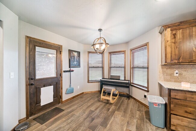 Building Photo - 1138 Jones Ave