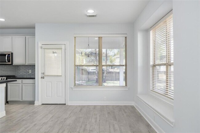 Building Photo - 90 Panterra Way
