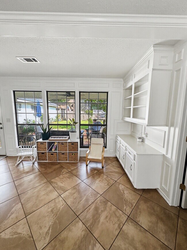 Building Photo - 3934 Cypress Lake Dr