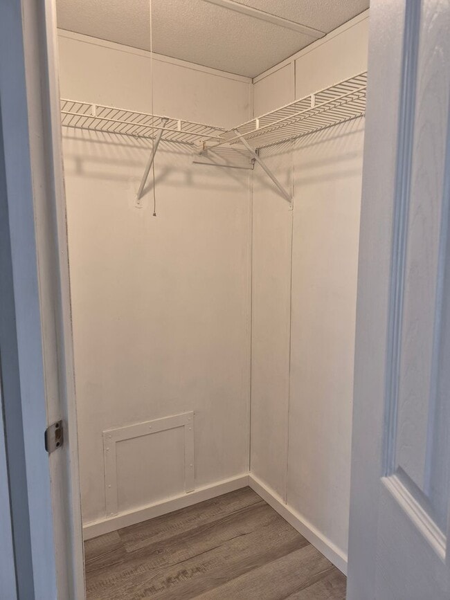 Building Photo - New Listing!!