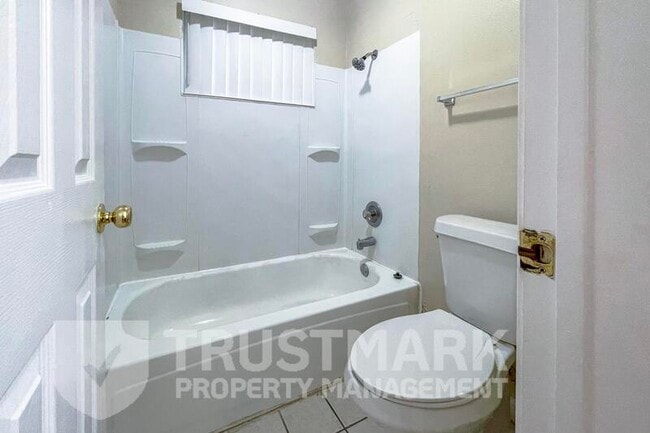 Building Photo - 2407 Armadillo Dr