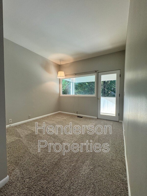 Building Photo - 501 Fenton Pl