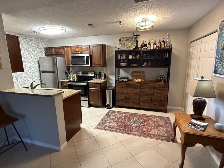 Primary Photo - 10263 Gandy Blvd N