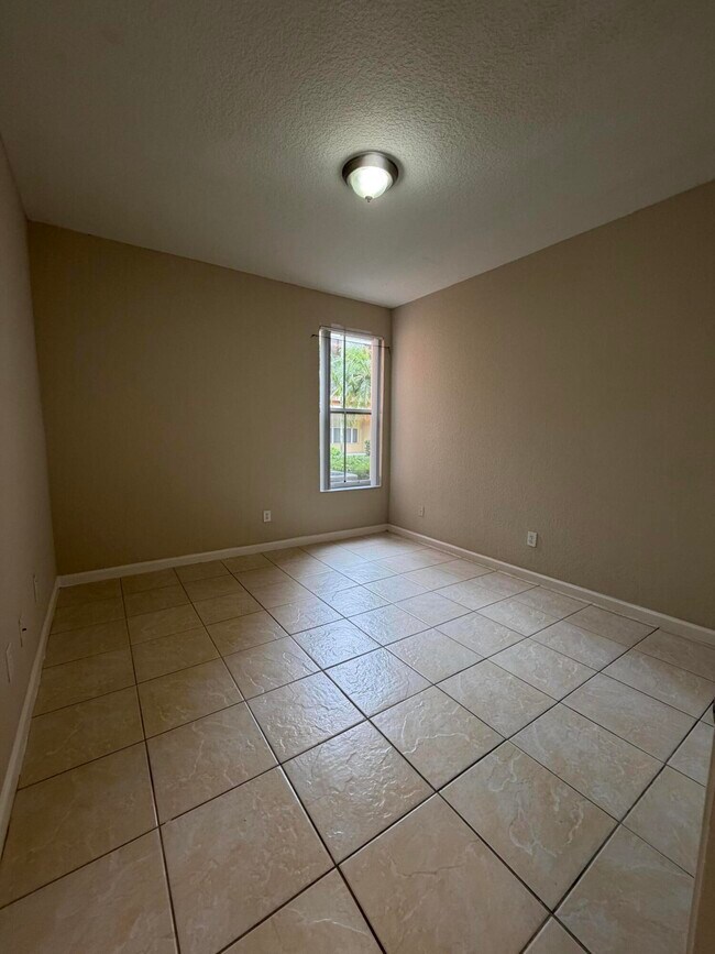 Building Photo - 3553 Forest Hill Blvd