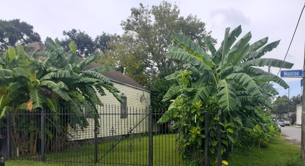 Building Photo - 1636 Monroe St