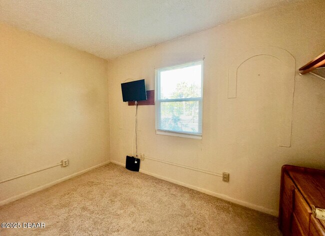 Building Photo - 1104 Jacaranda Ave