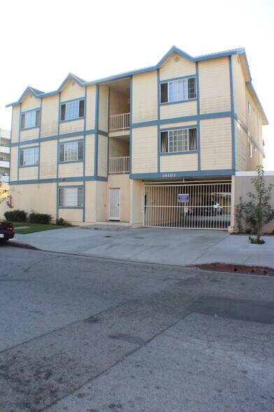Building Photo - 14037 Cerise Ave