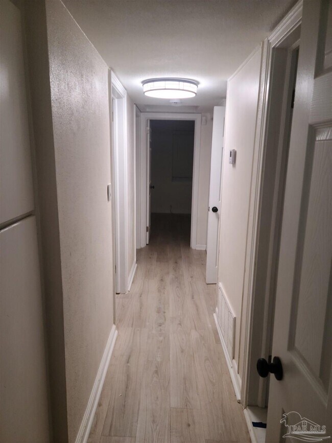 Building Photo - 207 Hart Dr