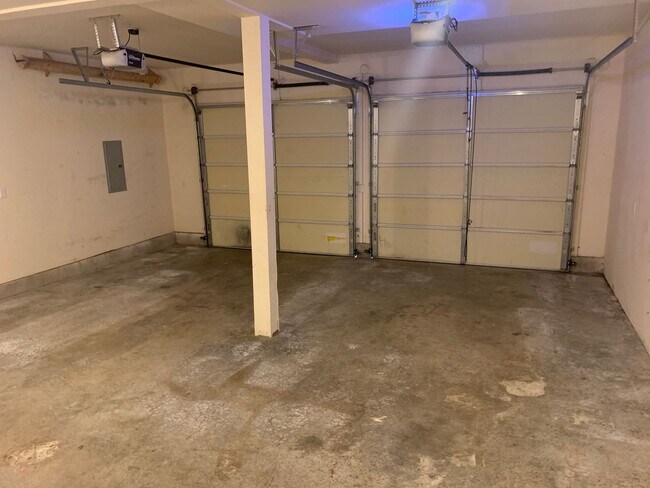 Building Photo - Racine Street 2609/ 2611