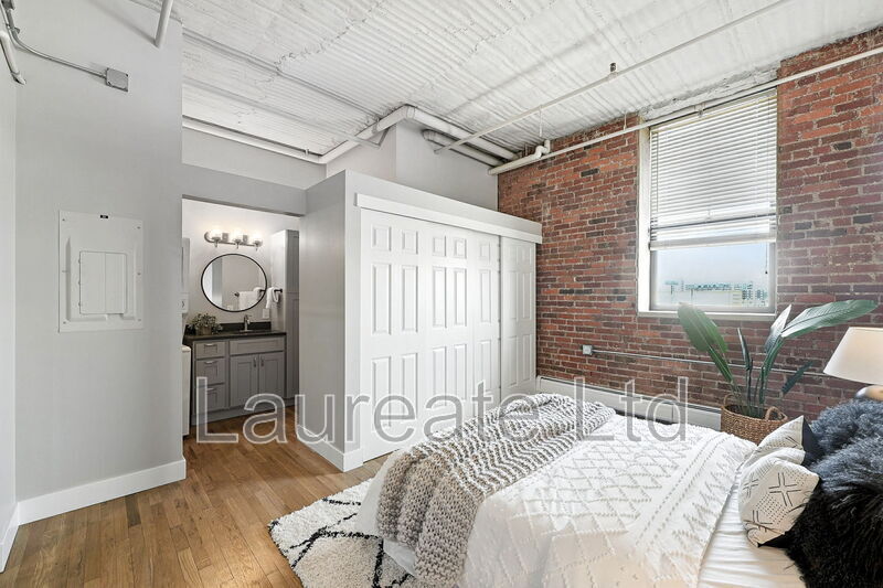 Building Photo - 2261 Blake St