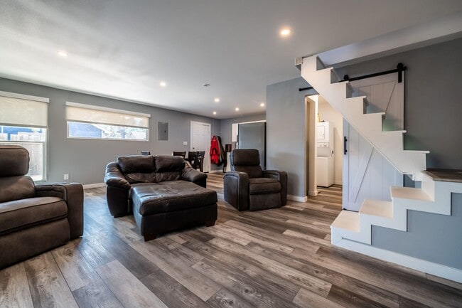 Building Photo - 2621 Wood Ave