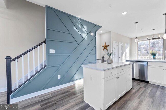 Building Photo - 9437 Oak Grv Ln