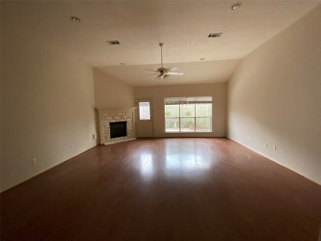 Building Photo - 10723 Norchester Village Dr