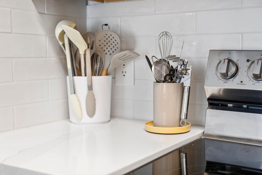 Building Photo - 2929 Kings Rd