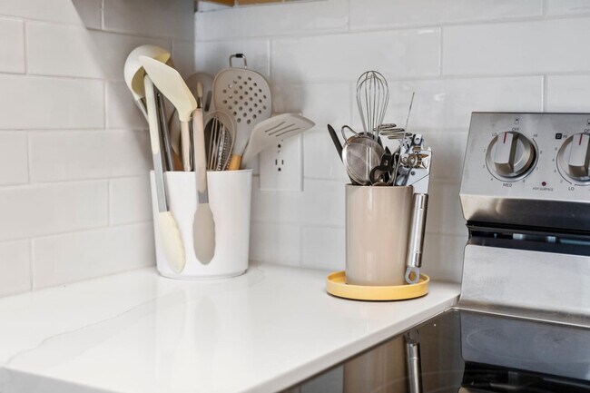 Building Photo - 2929 Kings Rd