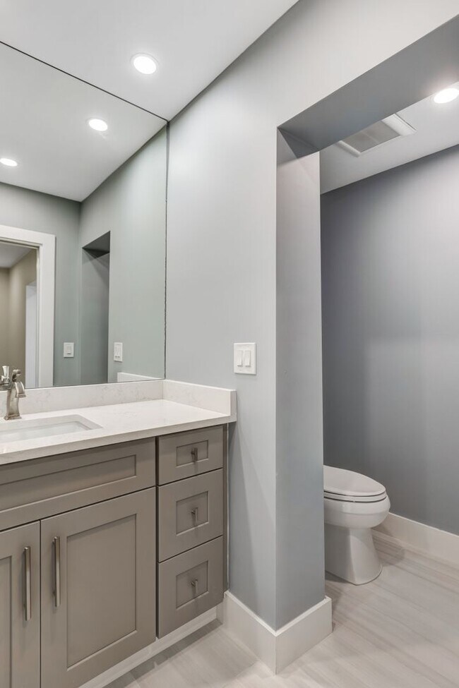 Building Photo - ** OLDE NAPLES ** 2 BED / 2 BATH - COMPLETELY REMODELED - PET OK! - ANNUAL RENTAL