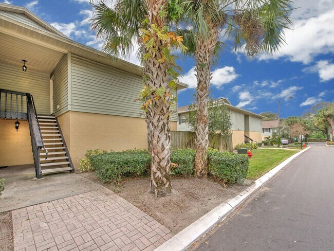 Building Photo - 608 Golden Raintree Pl