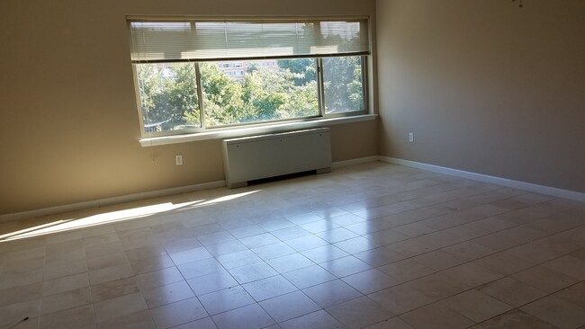 Large Living Room/Dining Room - 2755 Ordway St NW