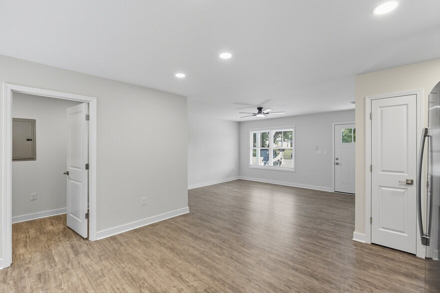 Building Photo - 6629 Ashbrooke Drive