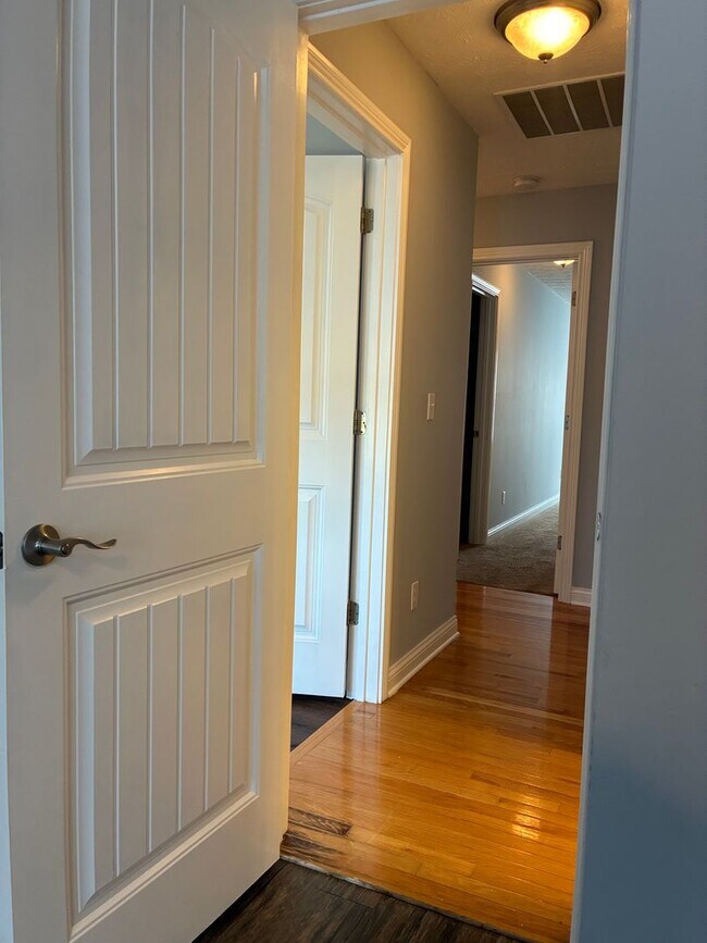 Building Photo - 137 Twin Lakes Dr