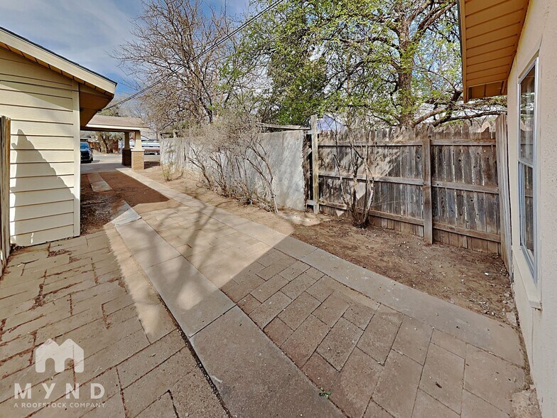 Building Photo - 2105 26th St