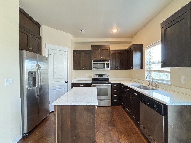 Building Photo - 8861 W Pine Valley Ln