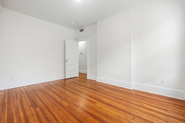 Building Photo - 114 Shippen St