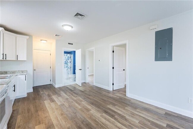 Building Photo - 214 Silver Spring St