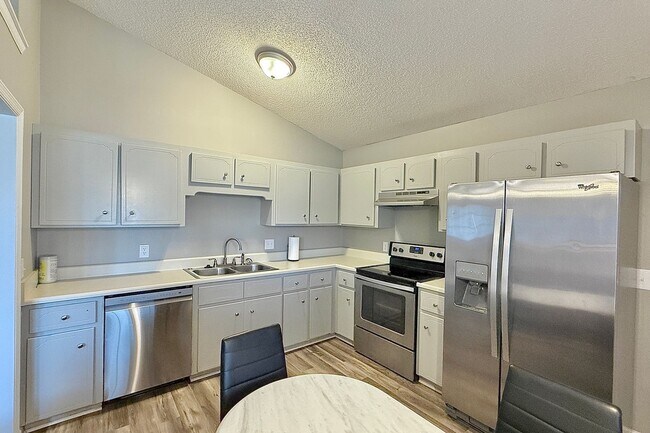 Building Photo - 1233 Riyadh Rd