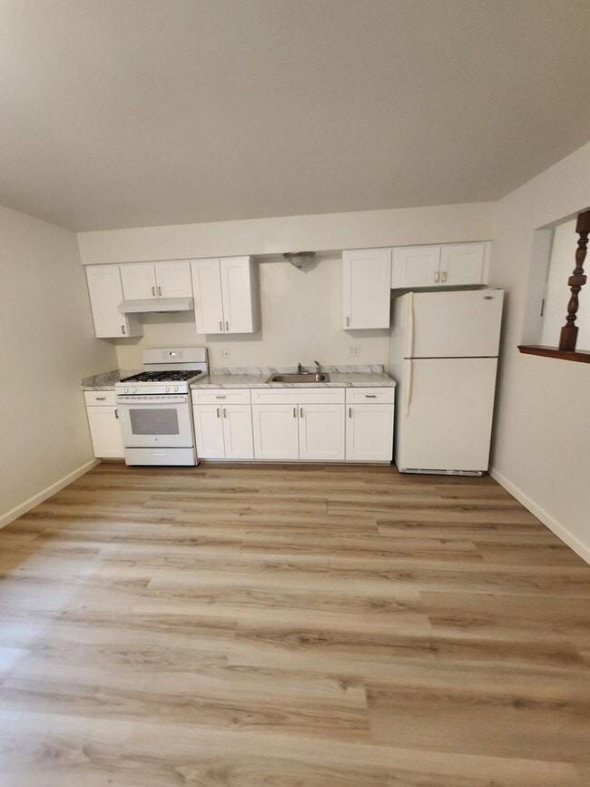 Building Photo - L77700