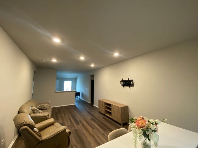 Building Photo - Newer 4bedroom home in Brookland School District!