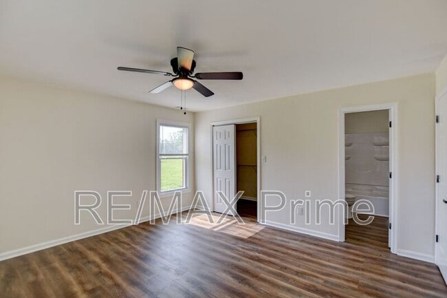 Building Photo - 3900 Raintree Ct