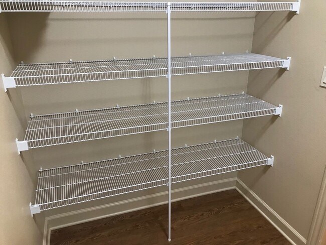 Building Photo - 2715 Bobcat Dr