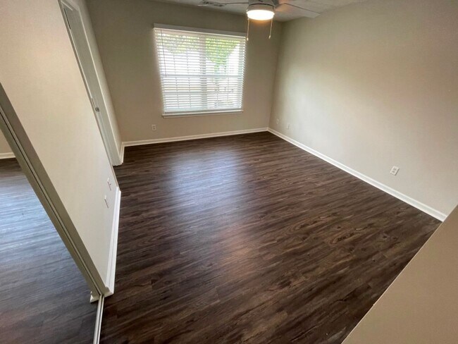 Building Photo - Updated 3BR Home - Woodstock