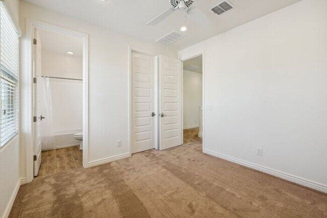 Building Photo - Modern 4-bedroom, 3.5-bathroom single-family home in the heart of North Tempe