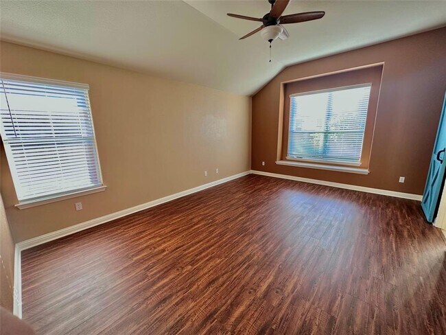 Building Photo - 10200 Channel Island Dr