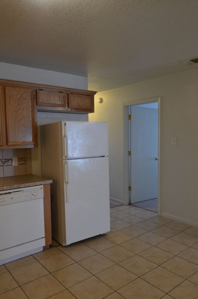 Building Photo - 603 Bermuda St